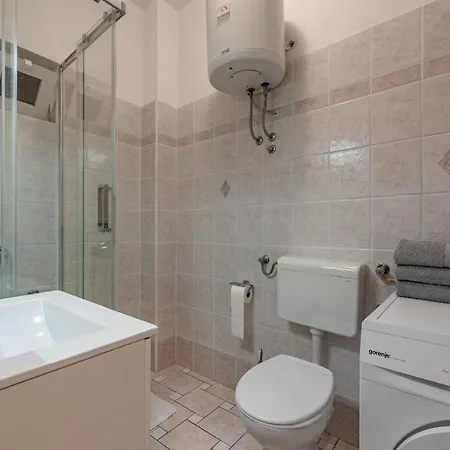 アパート 1 Bedroom Amazing In Pag