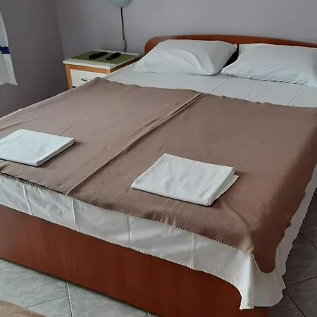 Gorgeous In Pag With Kitchen Apartment Pag Town