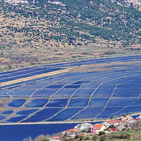 Gorgeous In Pag With Kitchen Apartment Pag Town