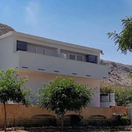 Apartment Gorgeous In Pag With Kitchen