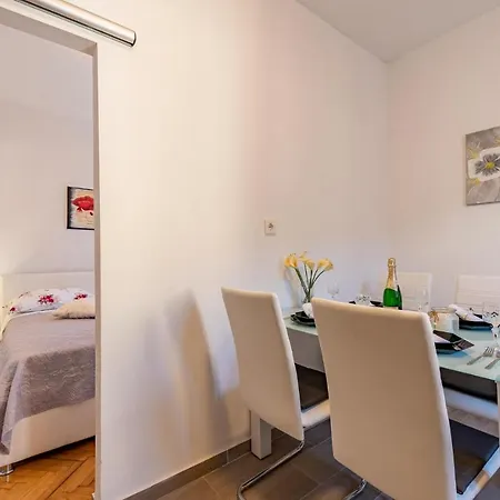 1 Bedroom Amazing In Pag *