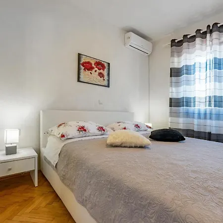 Appartement 1 Bedroom Amazing In Pag *