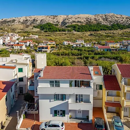 1 Bedroom Amazing In Pag *
